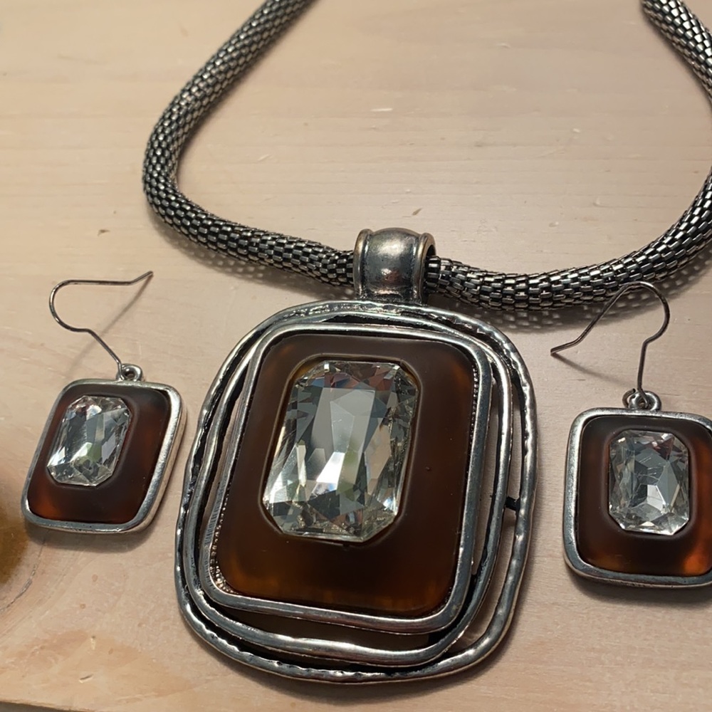 Necklace&earrings-silver w/brown&crystal pendant